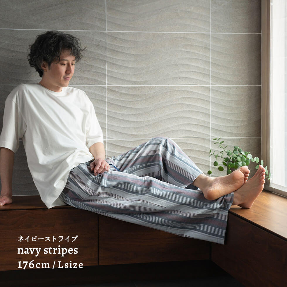 男性モデル身長：176cm Lサイズ ネイビーストライプ着用