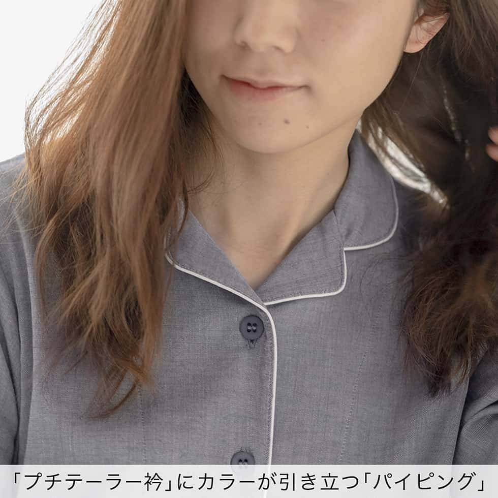 「プチテーラー衿」にカラーが引き立つ「パイピング」